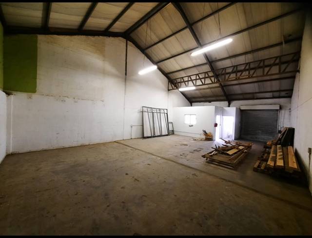 135M² WAREHOUSE TO LET IN PAROW EAST